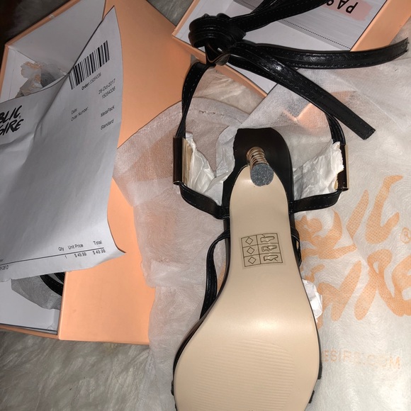 S A L E ‼️Beautiful gold heeled strapped shoe! - Picture 4 of 6